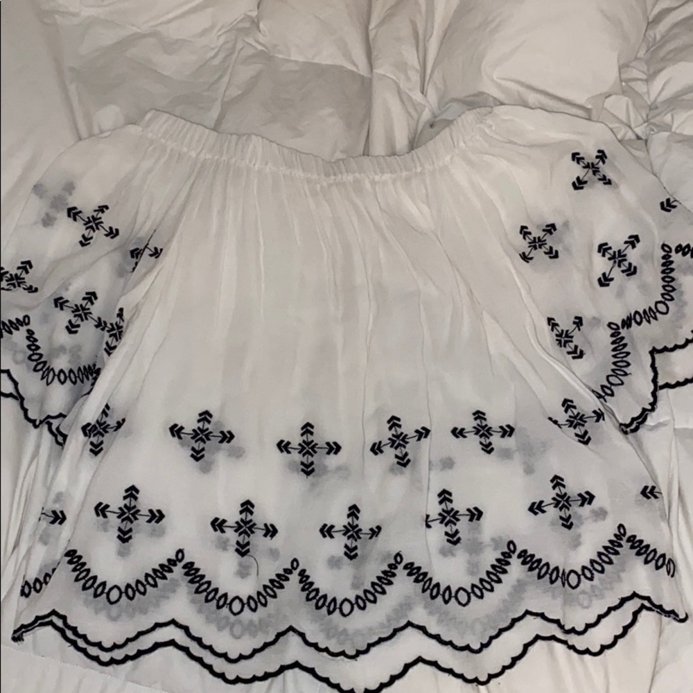 VESTIQUE OFF THE SHOULDER BLOUSE